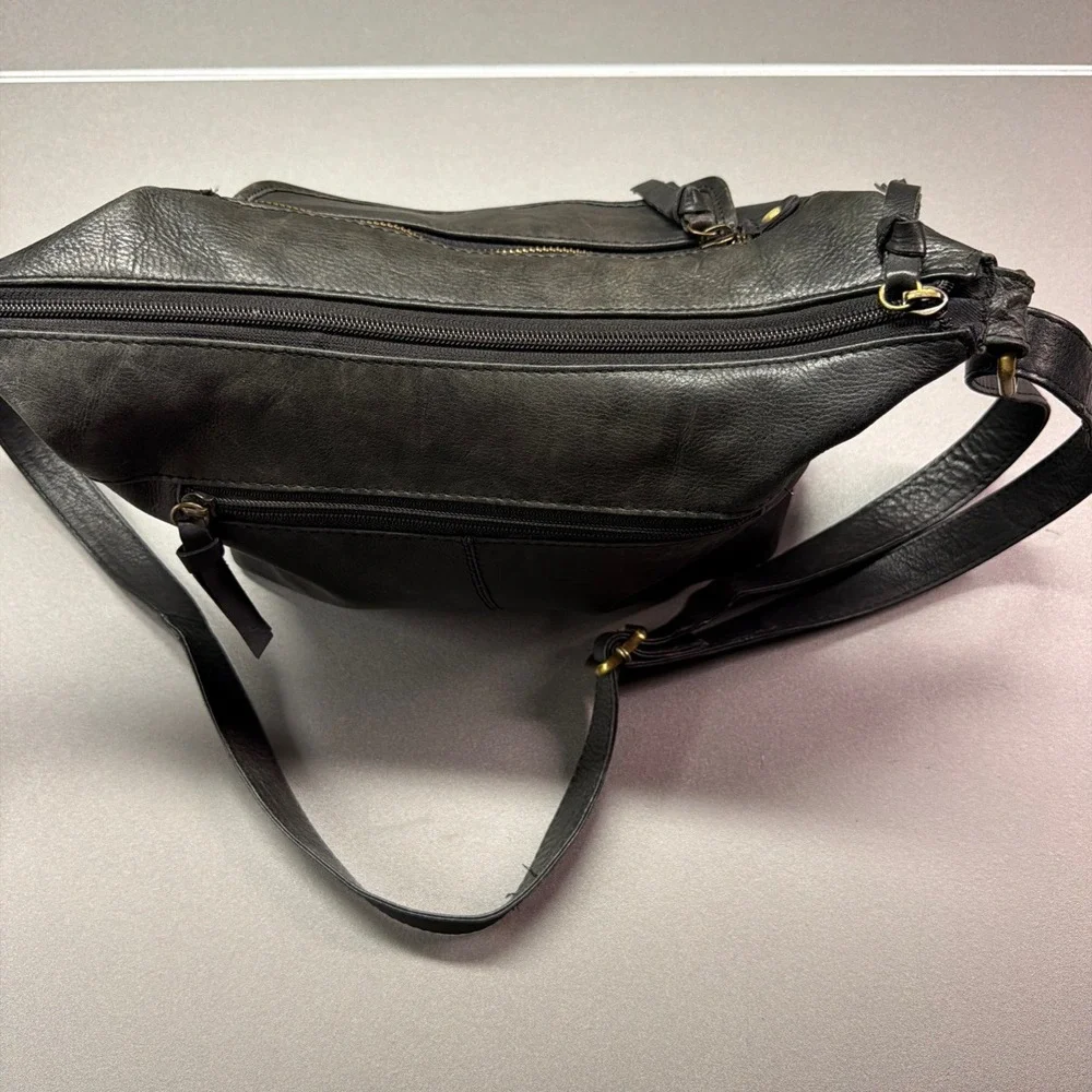 Fossil Black Pebbled Leather Crossbody Bag ZB2544 Silver Tone Keyhole Logo‎